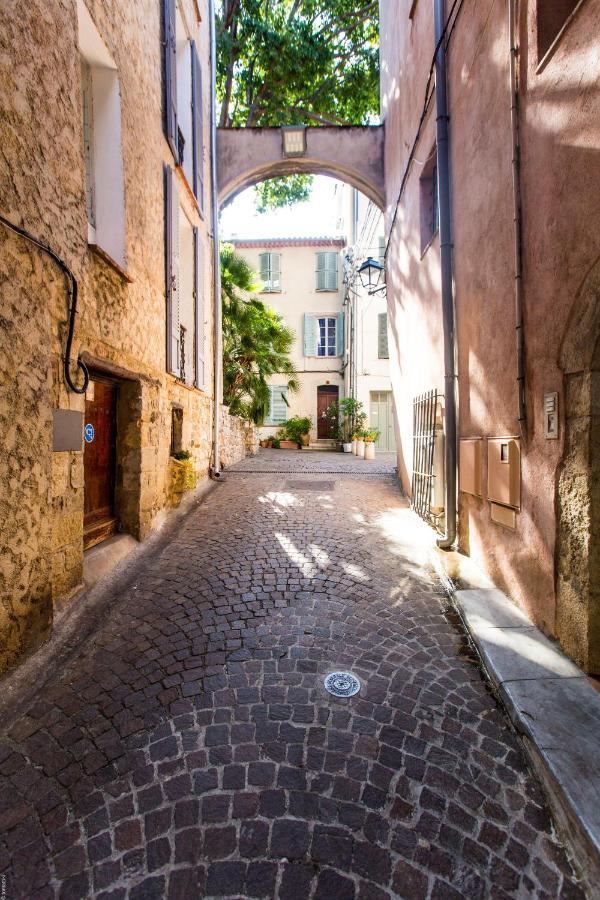 Au Coeur Du Vieil Antibes Et A 2 Pas De La Mer... Apartman Kültér fotó